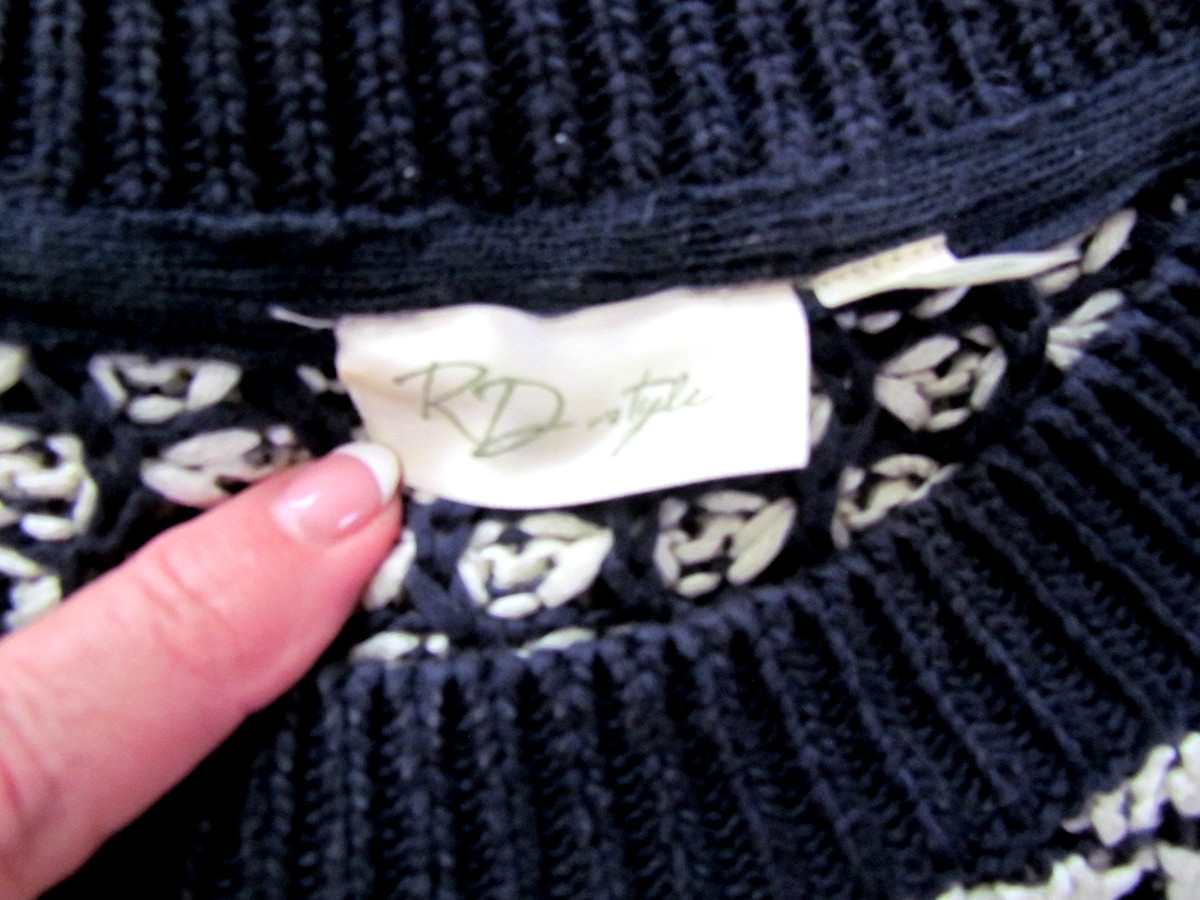 R D Style Women’s Navy & Beige Crew Neck Sweater Size M Medium View 2