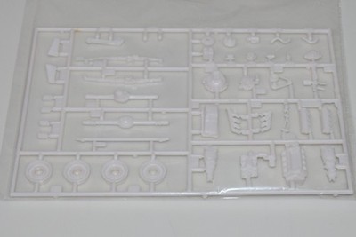 AMT 1967 FORD MUSTANG GT FASTBACK 1241  PARTS  ENGINE & TRANNY+OIL PAN+MORE 1:25