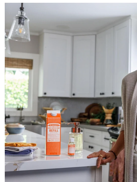 Jabón líquido Dr. Bronner's Magic Pure Castile - árbol de té 32 oz (4 cajas de recarga) Foto 4 de 4