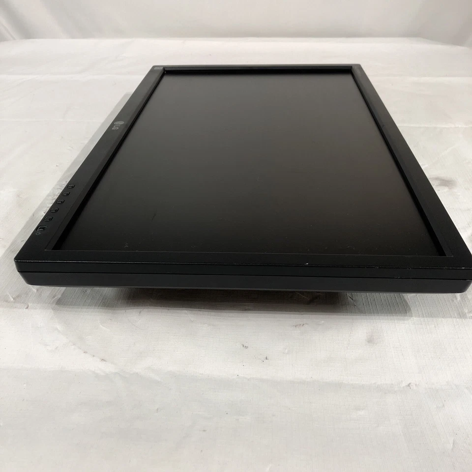 LG Flatron E2411PU 24" Full HD Monitor WITHOUT Stand WITH VGA CABLE AND POWER - Image 4 of 4