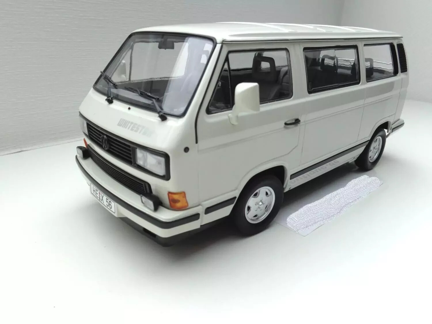 Norev Volkswagen T3 Multivan Minibus White Star 1992 1:18 188541