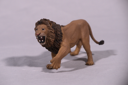 RARE 2004 Papo Roaring/Swatting Male Lion Toy (50019), Retired Animal Figure
