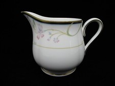 LENOX CONSTANCE CREAMER - 3 3/4" 8 oz  0802H