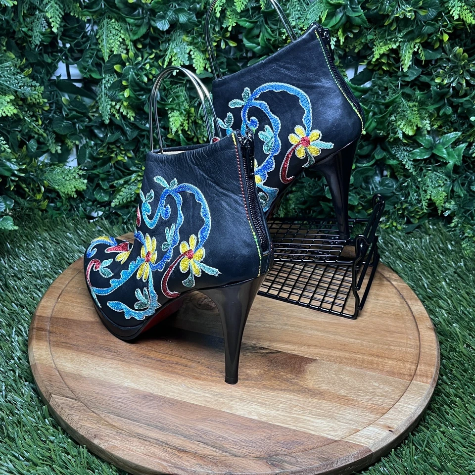 SCARLET Bootie Women 40 US 9 Black Ankle Shoe Hand Made Embroidered Floral  1980 - Image 3 of 4
