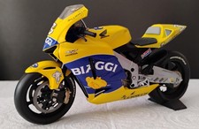 Minichamps 1/12 Honda RC211V Max BIAGGI 2004 - Réf. 122041003