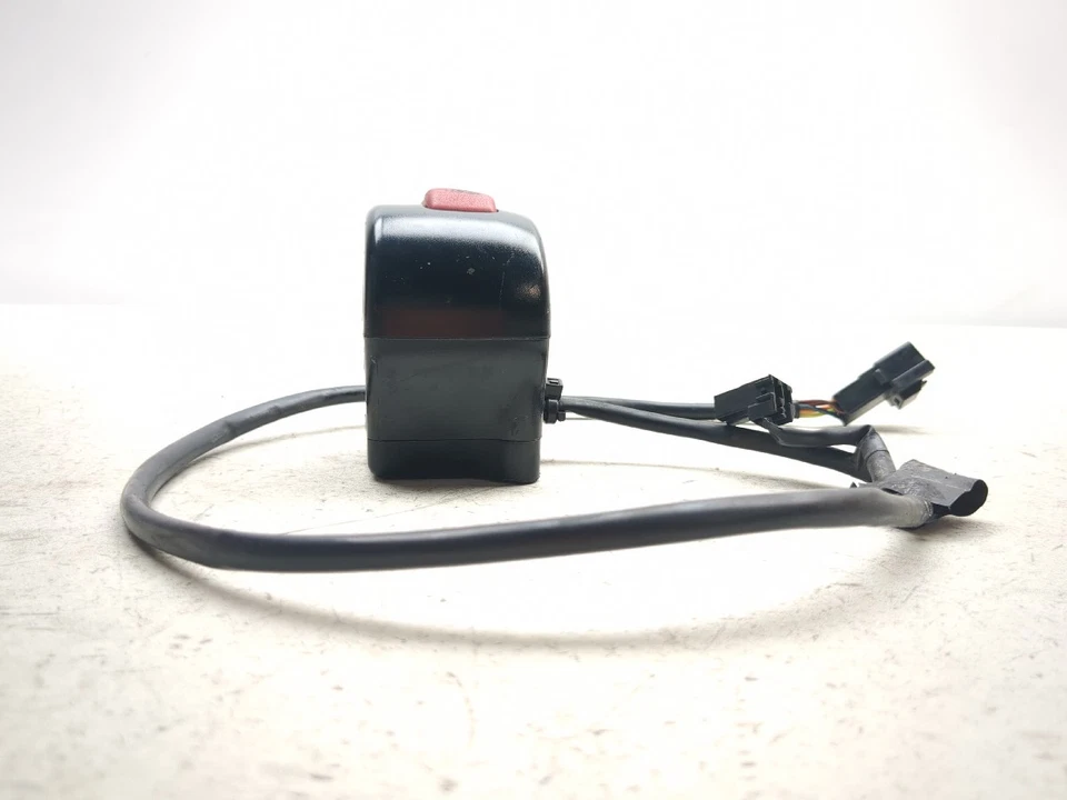 06-24 Interruptor de parada de arranque de control derecho Suzuki VZR1800 M109R Boulevard BOSS Foto 3 de 4