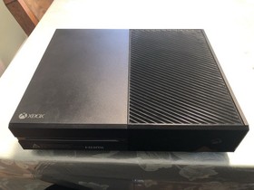 Xbox One Original Console 8 Piece Bundle NO KINECT