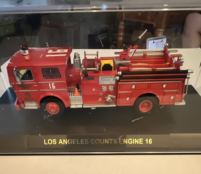 Code 3 Collectibles Los Angeles County Engine 16 Fire Truck Model w/ Case