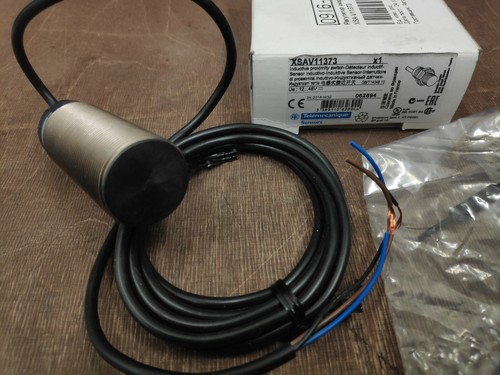 New XSA-V11373 XSAV11373 Telemecanique Proximity Switch Sensor - Picture 2 of 6