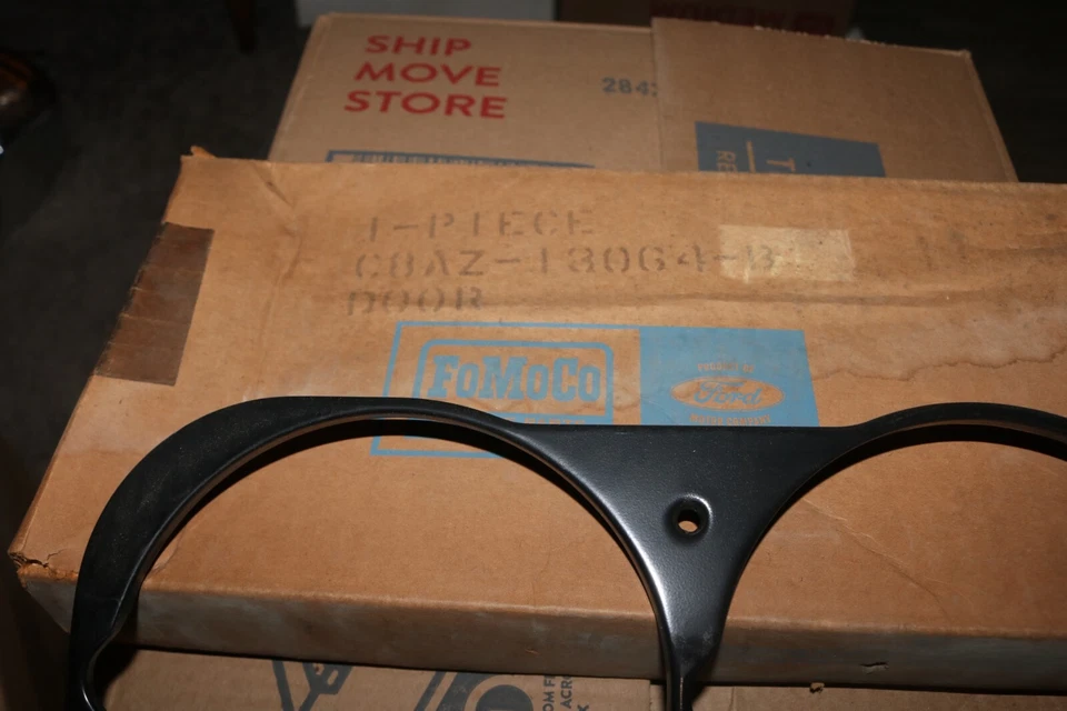 Nuevo de Lote Antiguo Ford Galaxie XL 1968 bisel de faros personalizado C8AZ-13064-B Foto 2 de 2