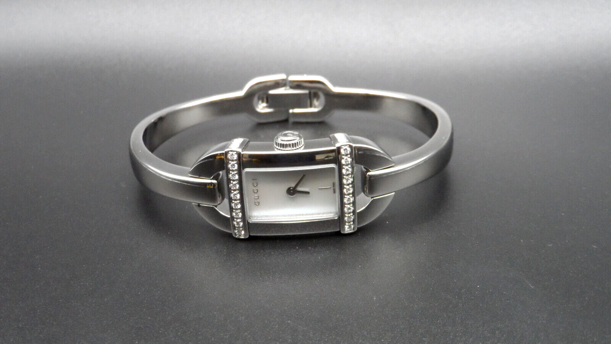 GUCCI 6800L Series Mother-of-pearl Dial Diamond Accented Bangle