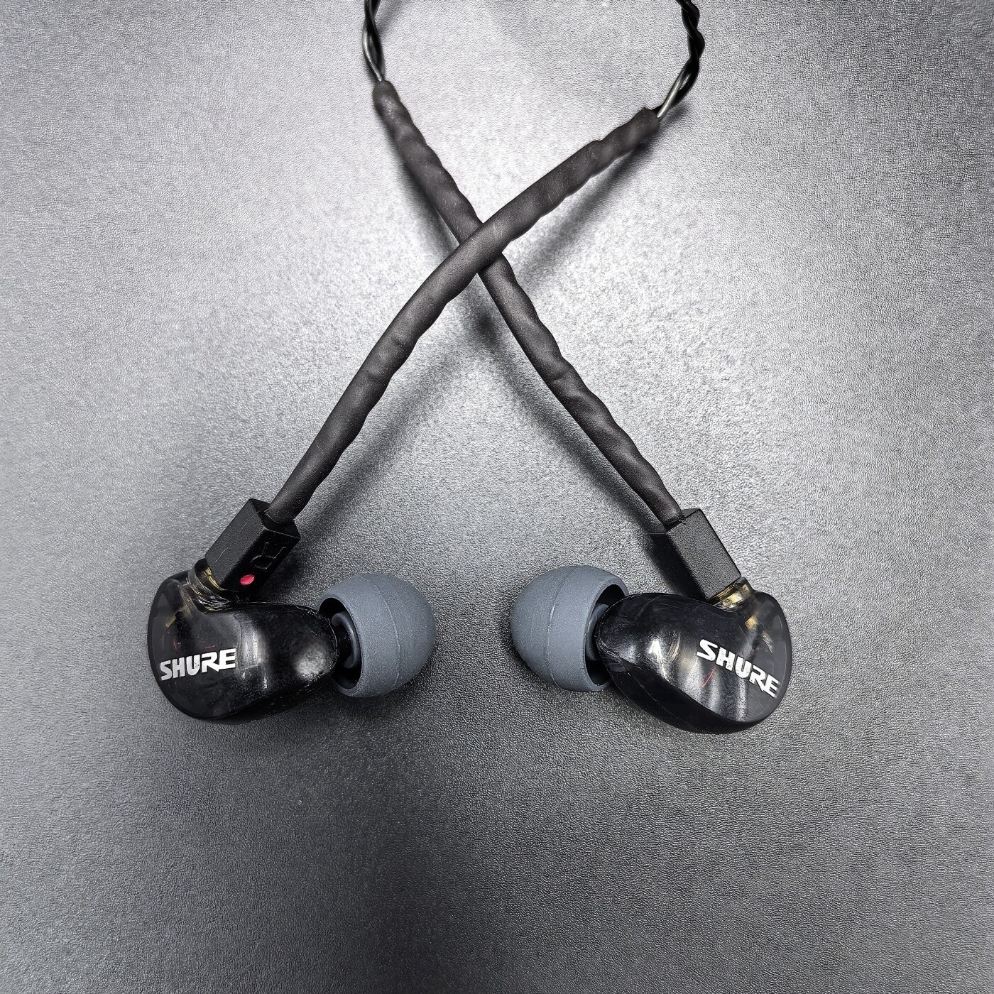 Shure SE215 Wired In-Ear Headphones Sound Isolating Monitoring Earphones Black