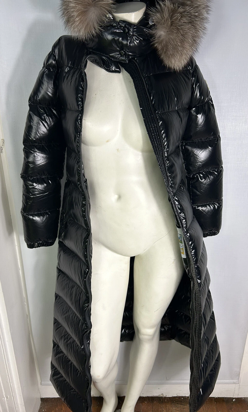 Moncler Moka cappotto imbottito aderente lucido con cappuccio 00