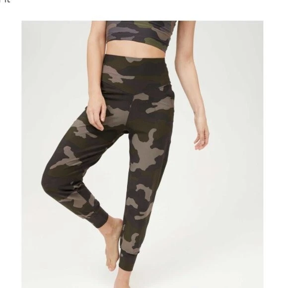 NWOT aerie OFFLINE Real Me Jogger Pant Leggings Camouflage Small High Rise