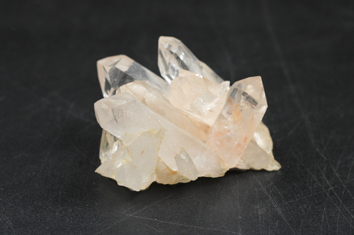 Bergkristall Stufe Edelstein Quarz klar / weiß Mineral H 4,5 cm