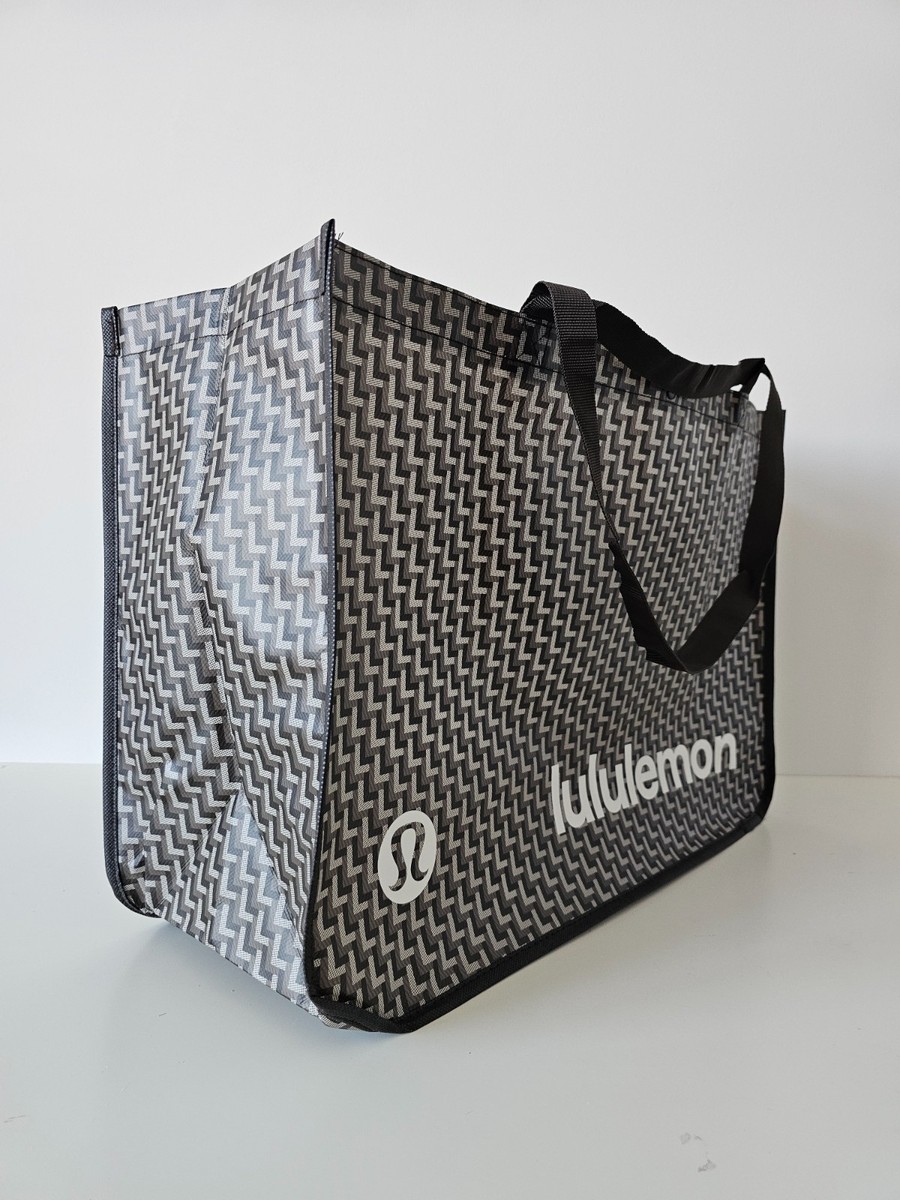insulated lululemon lunch bag in Blossom Cherry A Wipeable Interior Makes It Easy To Clean Up Crumbs And Drips New Crew Lunch Box |