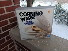 9” ALL WHITE PIE PLATE PLUS PLASTIC KEEPER NEW IN BOX CORNING WARE
