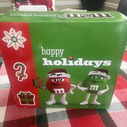 2024 M&M RED & GREEN CHARACTERS, TWO CERAMIC MUGS 12oz Each HOLIDAY GIFT SET - Picture 3 of 3