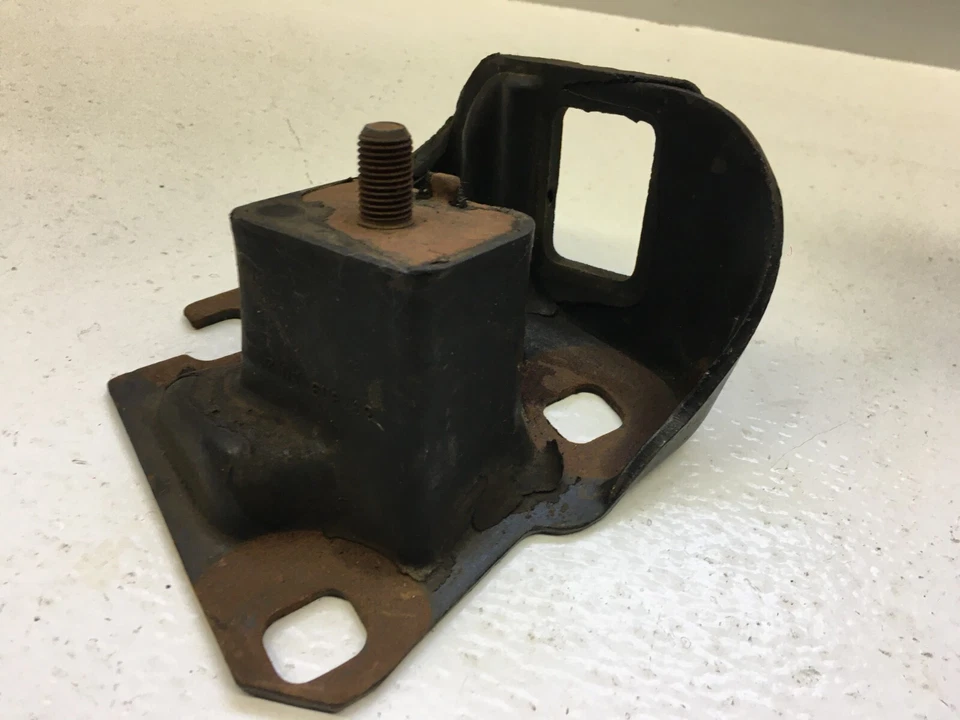 Par de soportes de motor Chevrolet Vega Monza 1971-77 3978119 3978120 nuevo de lote Foto 4 de 4