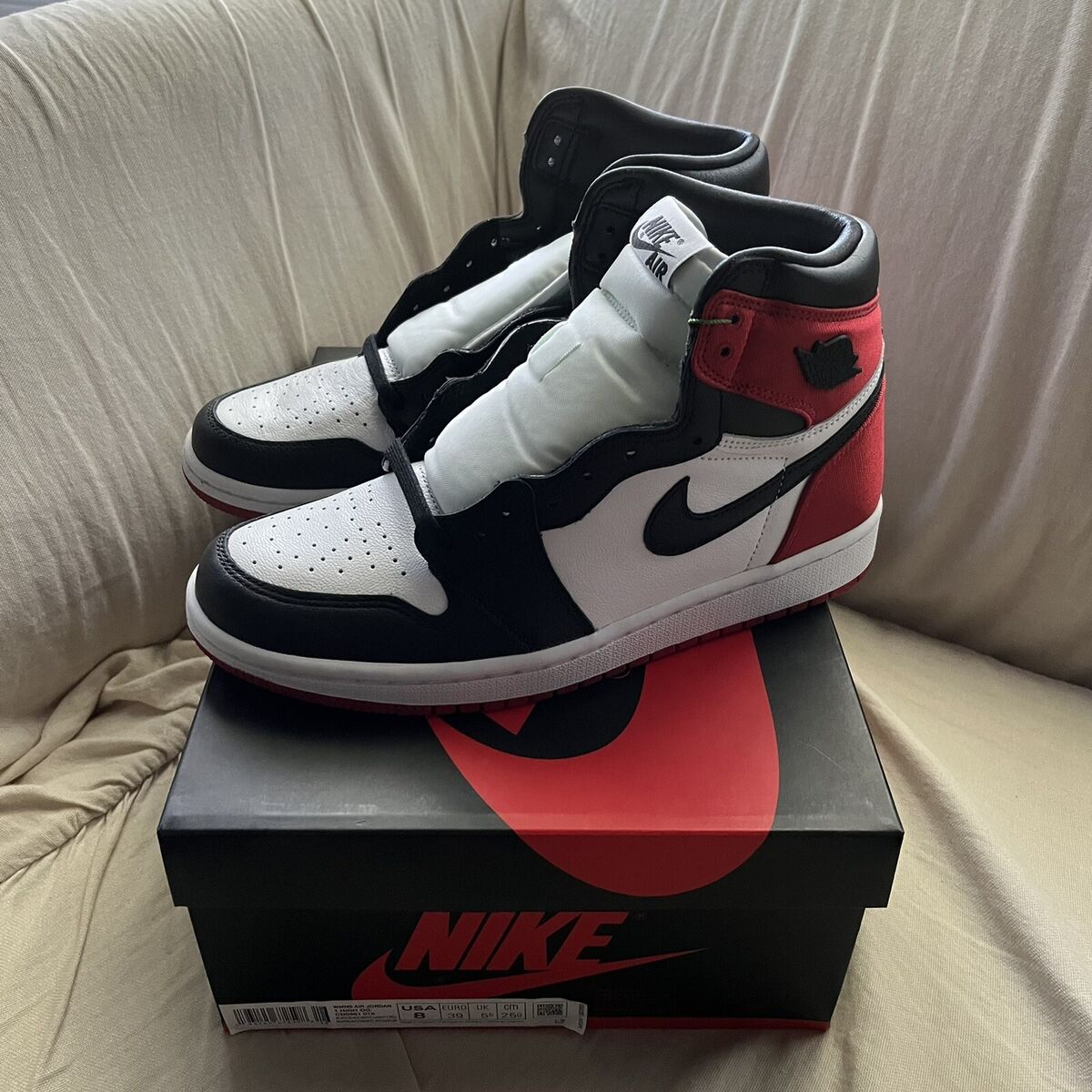 Nike Air Jordan 1 Retro High Satin Black Toe - New Size 8 Nike Air Jordan 1 Retro High Satin Black Toe - New Size 8