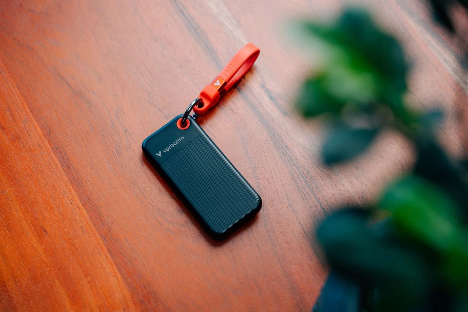 VERBATIM Externe SSD Pocket 1TB schwarz-rot - Bild 3 von 3