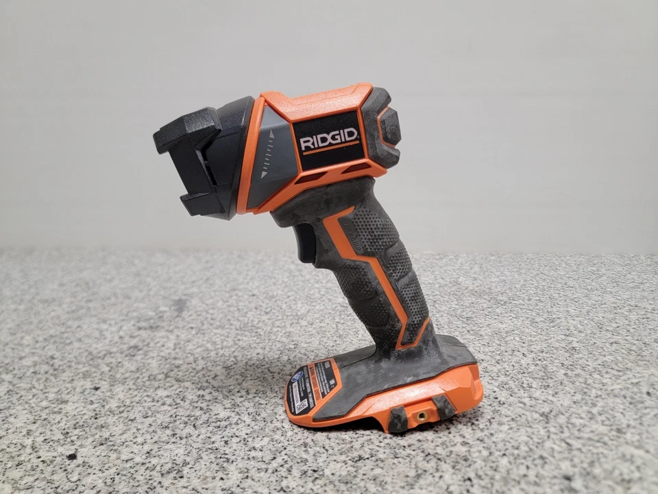 Linterna enfocada LED RIDGID R8693 Gen5x 18V inalámbrica de iones de litio (solo herramienta) Foto 3 de 4