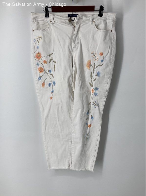 Bandolino Womens White Lisbeth Floral Embroidered Cropped Jeans Size 14
