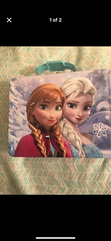 Disney Frozen "Sisters Forever" 3-D Tin BoxIn great condition