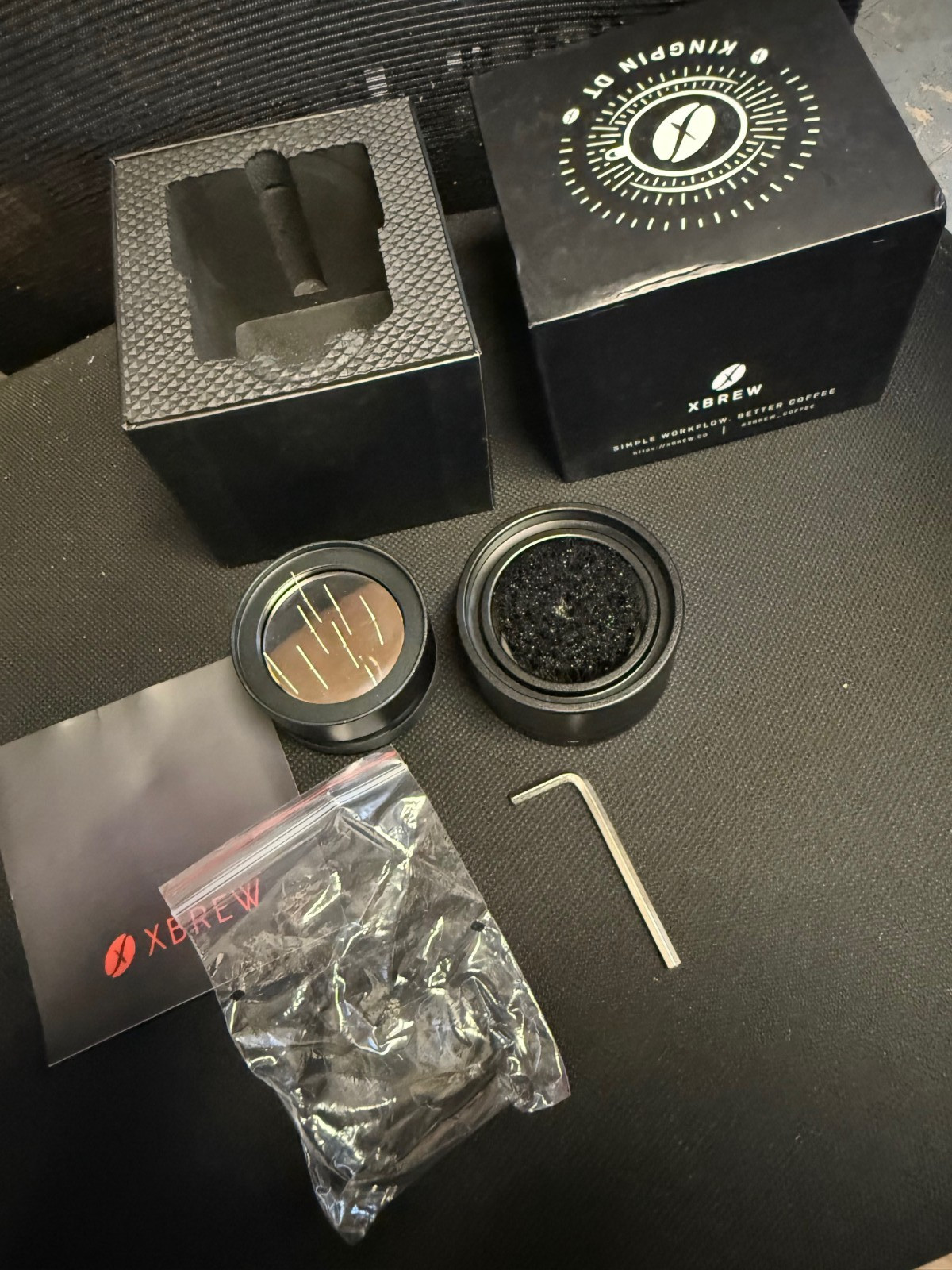 XBREW Coffee The KINGPIN Distribution Tool portafilter weiss clump mix