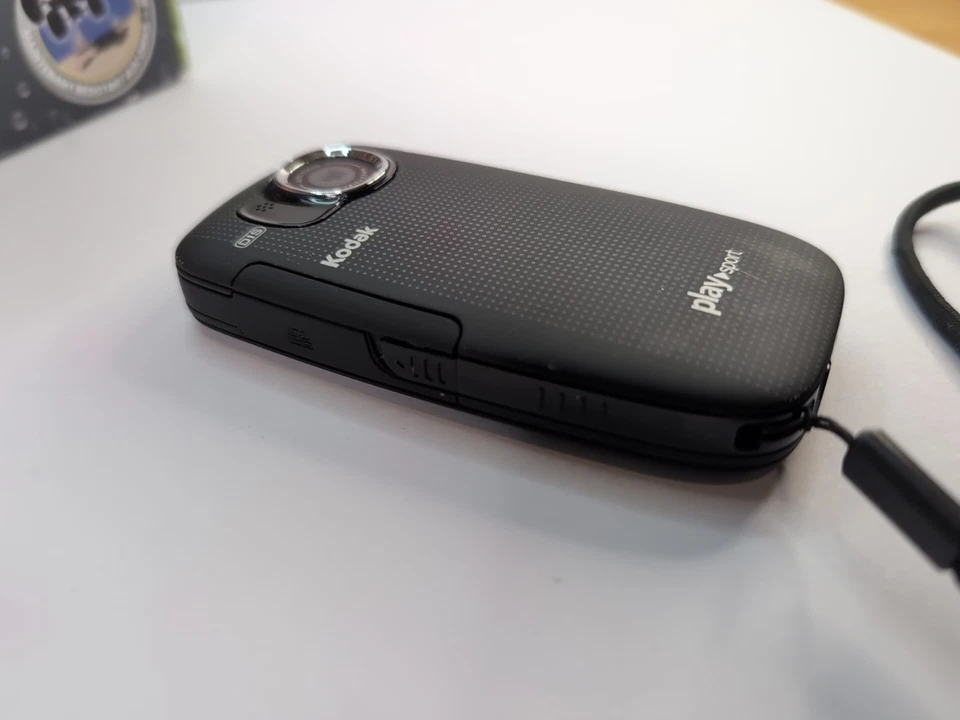 Cámara de video Kodak PlaySport ZX5 NEGRA impermeable + trípode + 8 GB + CABLE HDMI Foto 4 de 4