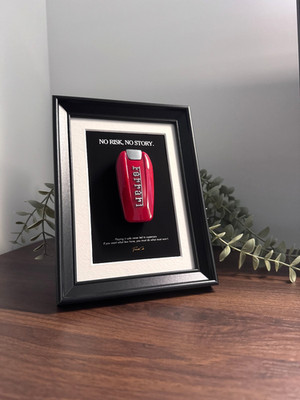 Mini Ferrari Schlüsselanhänger - kein Risiko, keine Geschichte von FramedCash | 20x15