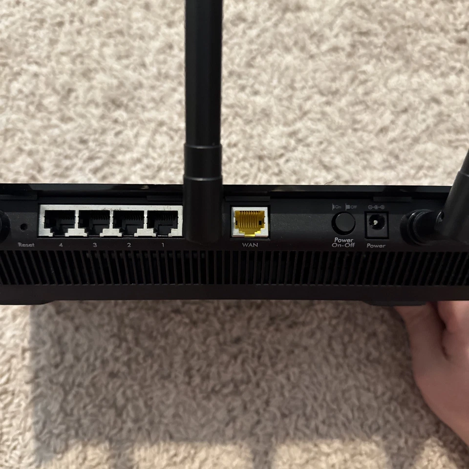 NETGEAR R6700v3 Nighthawk AC1750 Dual Band Smart WiFi Router - Image 4 of 4