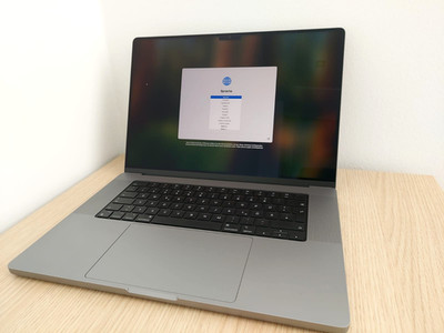 Apple MacBook Pro MK183D/A 16GB/512GB 16,2 Zoll Display M1 Pro Prozessor grau
