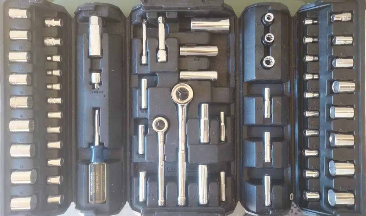 Rare Vintage Sears Craftsman 62pc w orig. folding case Metric EE Socket Set