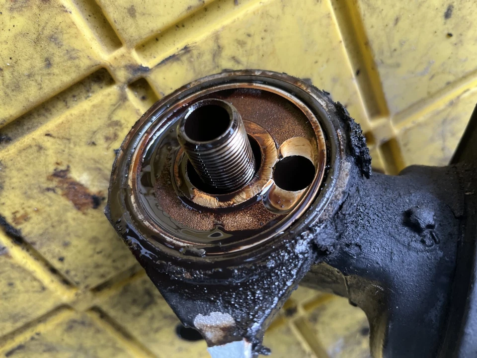 Ford Explorer 1996-2001 5,0 L 302 enfriador de aceite y adaptador F87E-6884-AB Foto 3 de 4