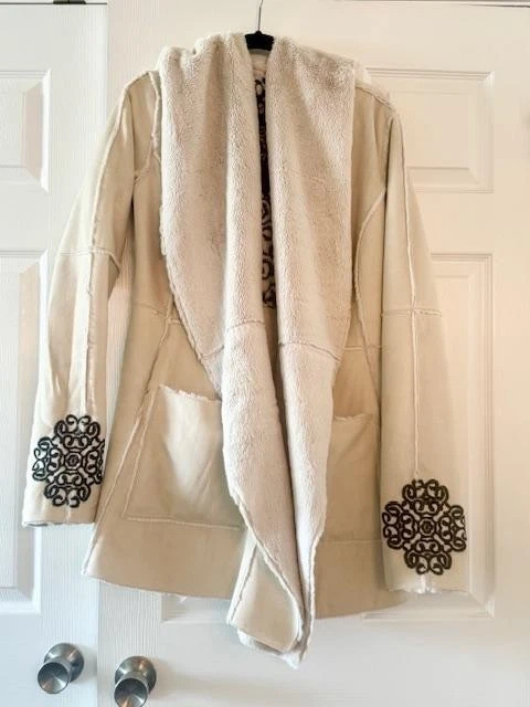 Casaco de pele sintética Johnny Was lindo bordado marfim - Pequeno - Imagem 2 de 4