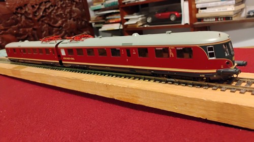 HO-scale German Electric Light Rail set. - Used - MINT