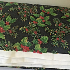 HOLLY BERRY BLACK BACKGOUND 2 1/2 YARDS 44" WIDE CHRISTMAS CRAFTS QUILT COTTON