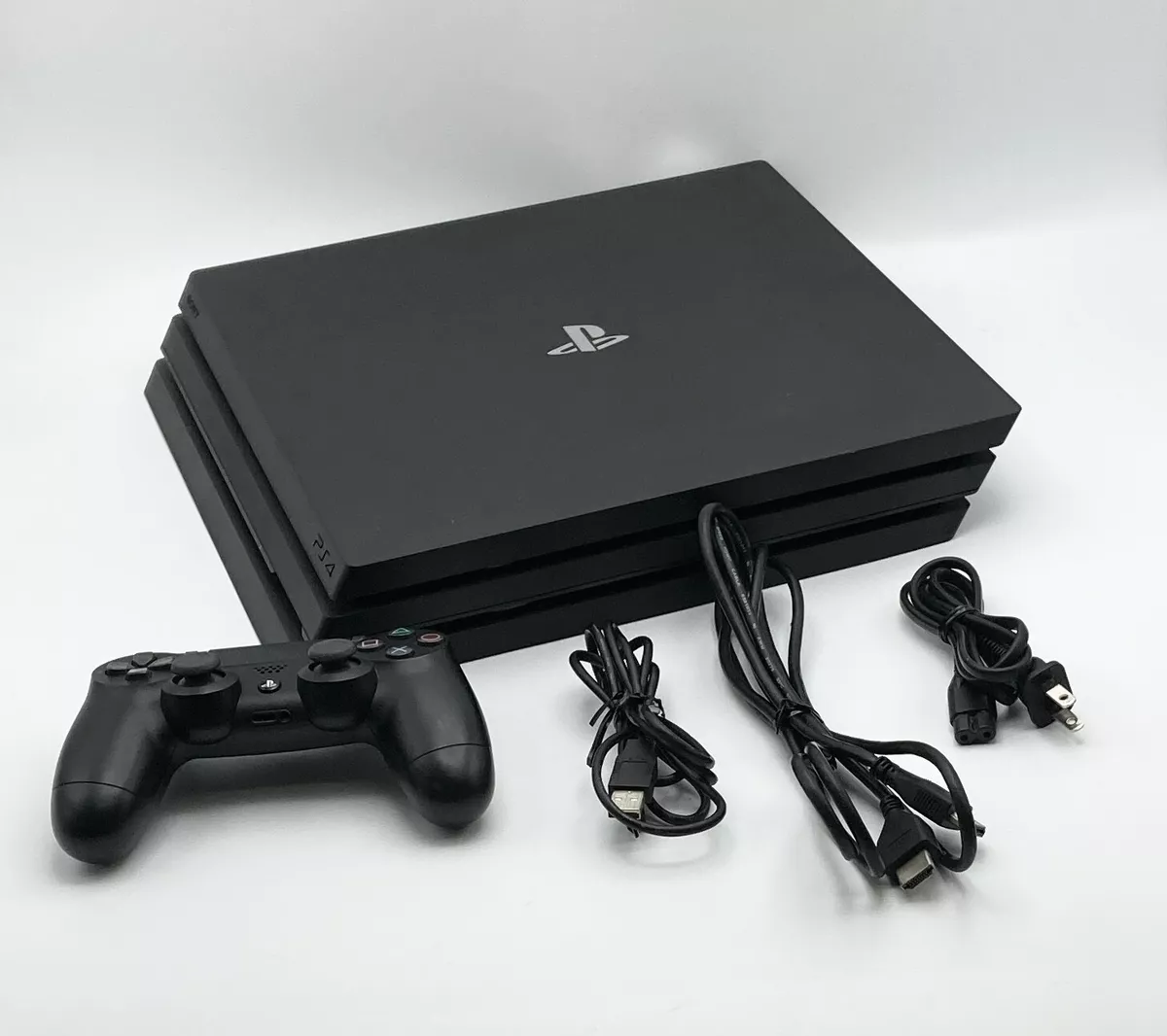 【当日発送】PS4 pro 1TB CUH-7200B ソフト3本＋充電スタンド