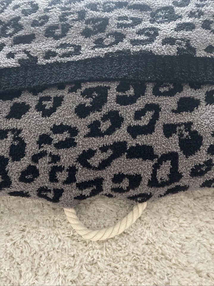 Almohada de cama Barefoot Dreams acogedora en la naturaleza para mascotas grande cálida nueva con etiquetas carbón Foto 3 de 4