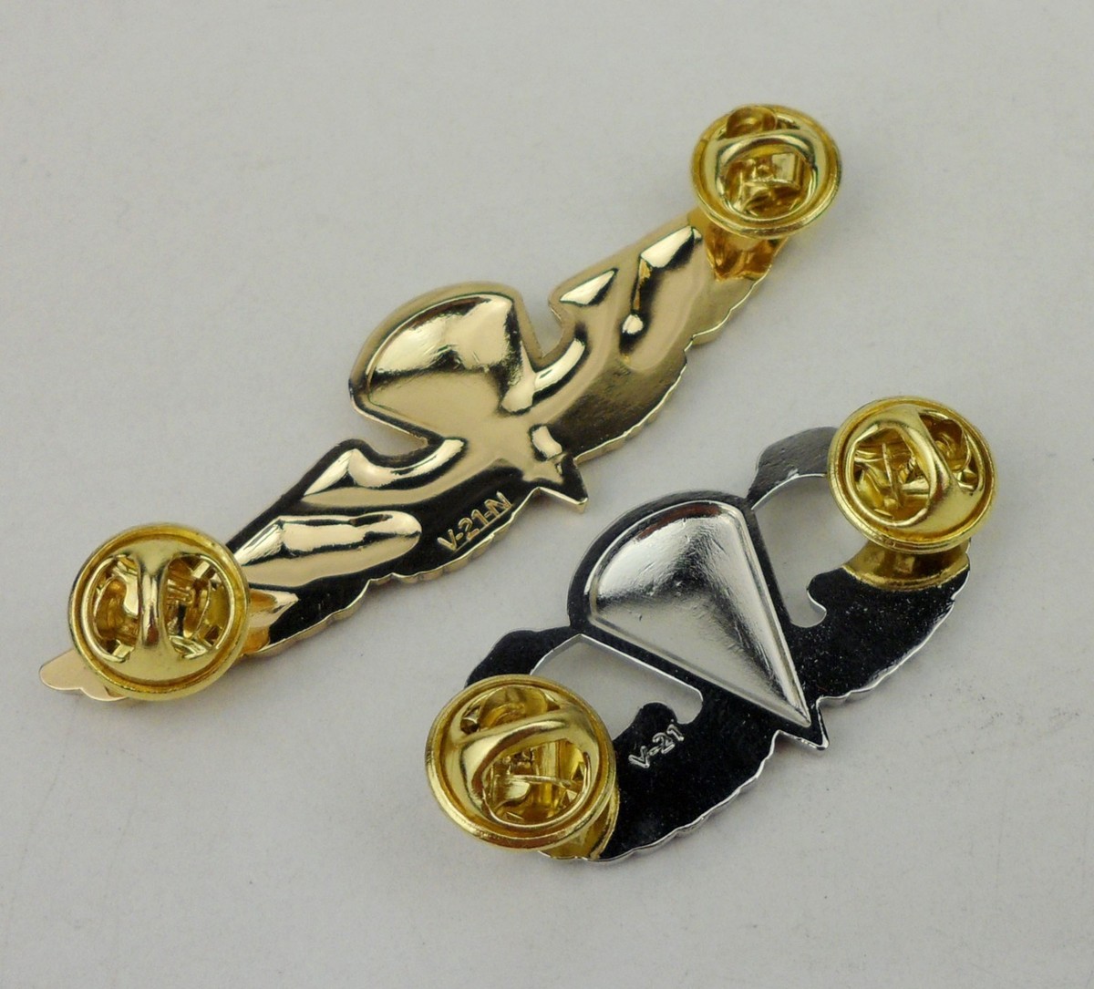 TWO DEGREES US NAVY PARACHUTIST BADGE US BASIC PARACHUTIST BADGE