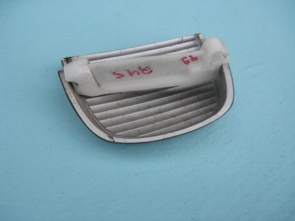 97 98 99 00 01 INFINITI Q45 FRONT BUMPER RIGHT PASSENGER FOG LIGHT LAMP COVER RH - Image 4 of 4