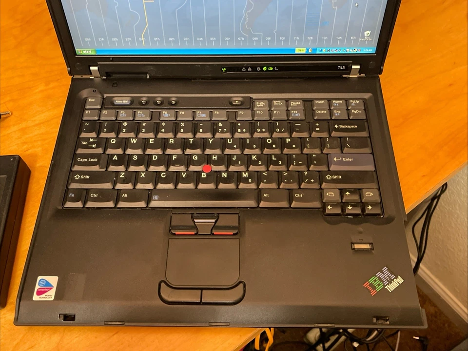 Portátil IBM Thinkpad T43 15"" Windows XP 32 bits Pent M Radeon X300 1400x1050 Foto 2 de 4