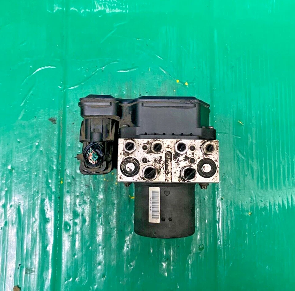 Jeep Grand Cherokee 2011 y Dodge Durango 2011 módulo ABS y bomba 04779707AE Foto 3 de 4