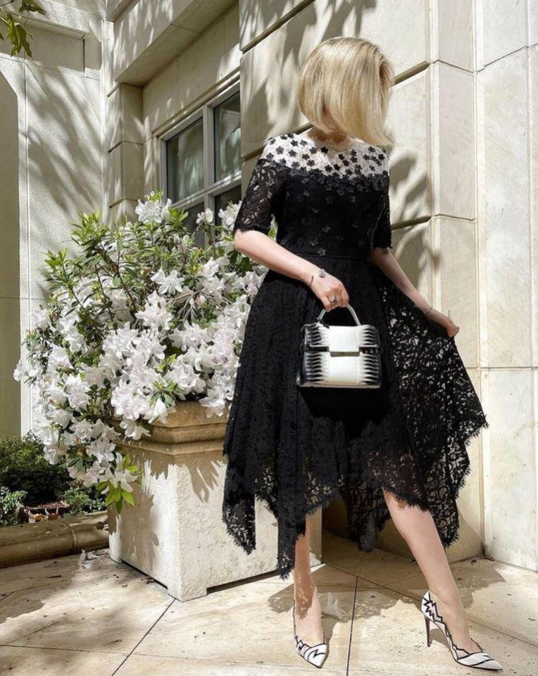 Vestido pañuelo de encaje con apliques florales Shani talla 8 precio de venta sugerido por el fabricante 456 USD negro/blanco Foto 3 de 4