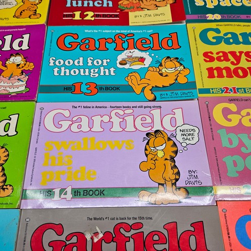 Vintage Jim Davis Lot Of 36 Garfield Fat Cat Books (#1-33) Paperback Comic Books - Picture 8 of 19