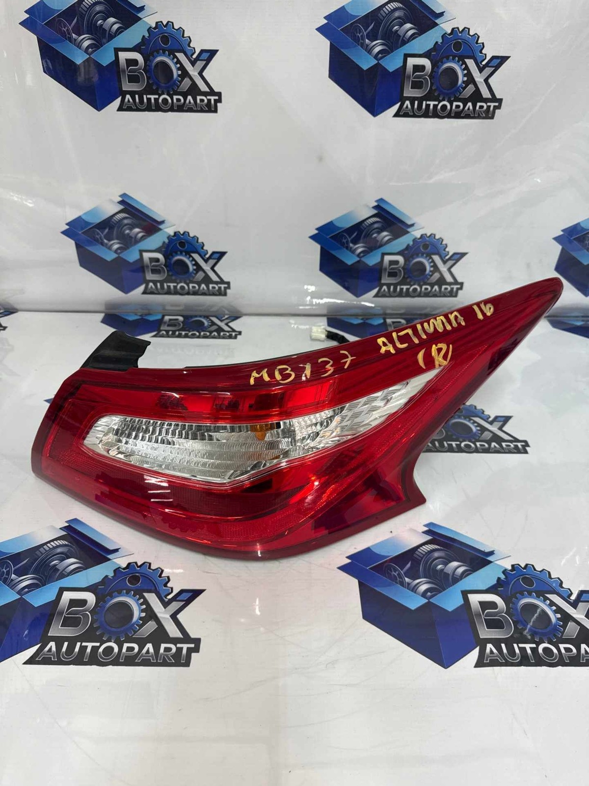 2016 2017 NISSAN ALTIMA Tail Light Assembly Right OEM