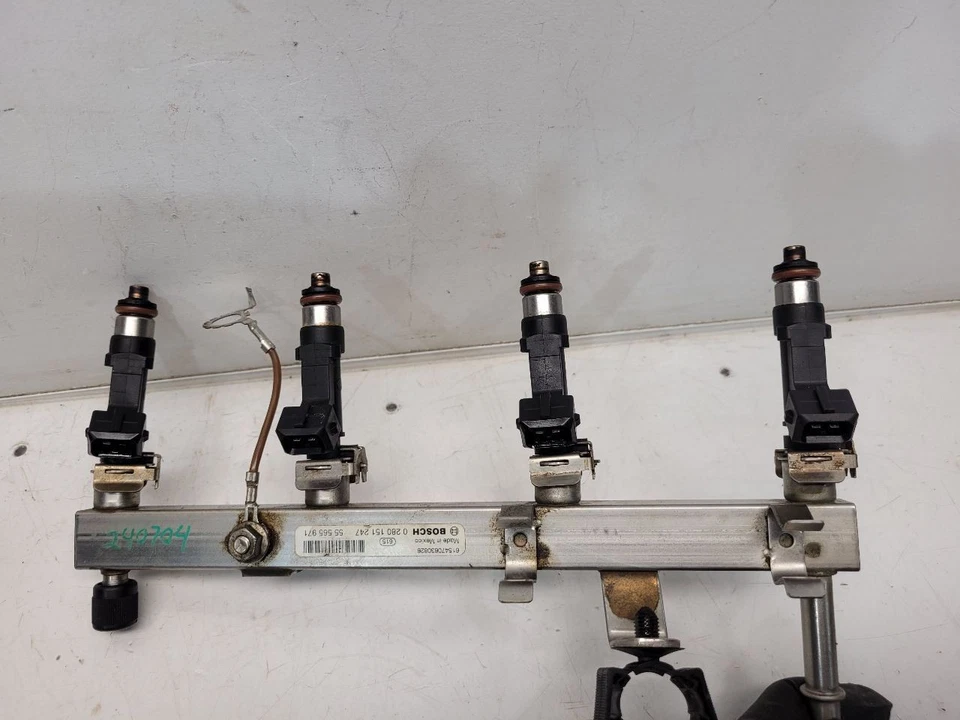 Riel inyector de combustible Buick Encore 2013-20 (1,4 L/AT/VIN B) con inyectores  Foto 4 de 4