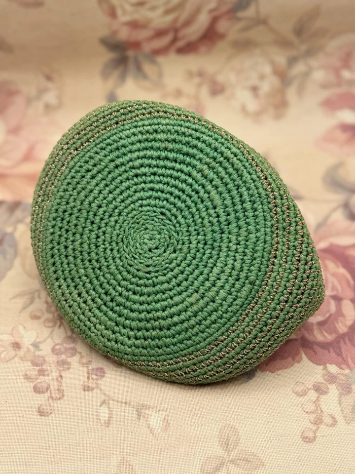 Vintage Green Crochet Evening Bag Reticule Expandable Brass Frame Satin Lined - Image 4 of 4