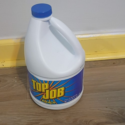 #ad Top Job Liquid Bleach Cleans amp; Deodorizes for Laundry Regular Scent 64 fl oz $5.28